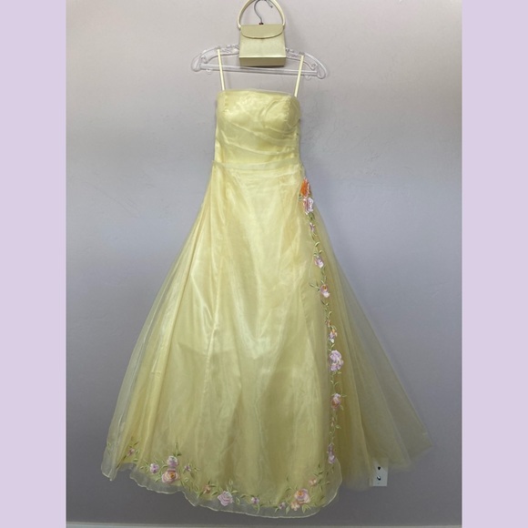 Night Moves | Yellow Ball Gown Prom Dress Corset Lace Up Back 3D Rose Appliqués - Picture 2 of 12